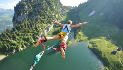 开云官网-多特蒙德对阵卡塔尔，当足球纯粹遭遇资本热浪，门迪状态火热背后的隐喻