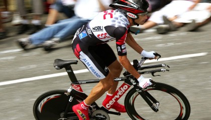 开云下载-马刺式坚韧与欧文式魔法，竞技体育的两种胜利法则