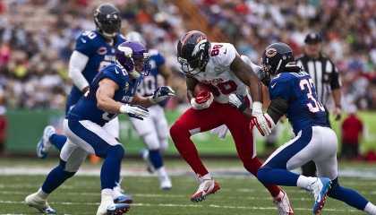 开云体育登录-德罗赞之夜，当沉默的利剑刺穿季后赛的喧嚣