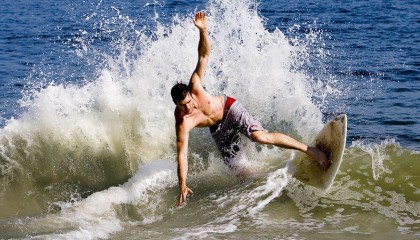 开云APP-荷兰打穿马里，布鲁诺持续制造杀伤，当足球成为后殖民时代的权力回响