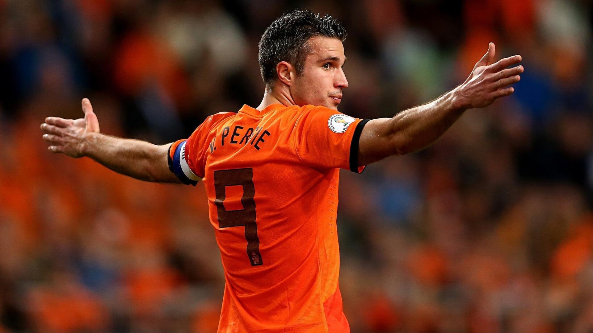 当引擎轰鸣盖过枪声,F1街道赛背后的第三世界突围战