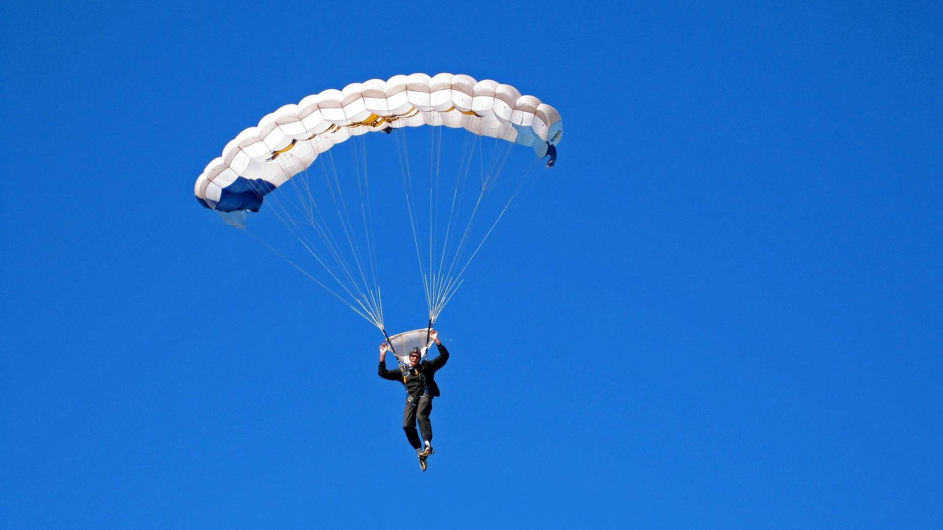 阿尔及利亚铁血防守绞杀非洲雄狮，李刚仁关键节点连击定乾坤