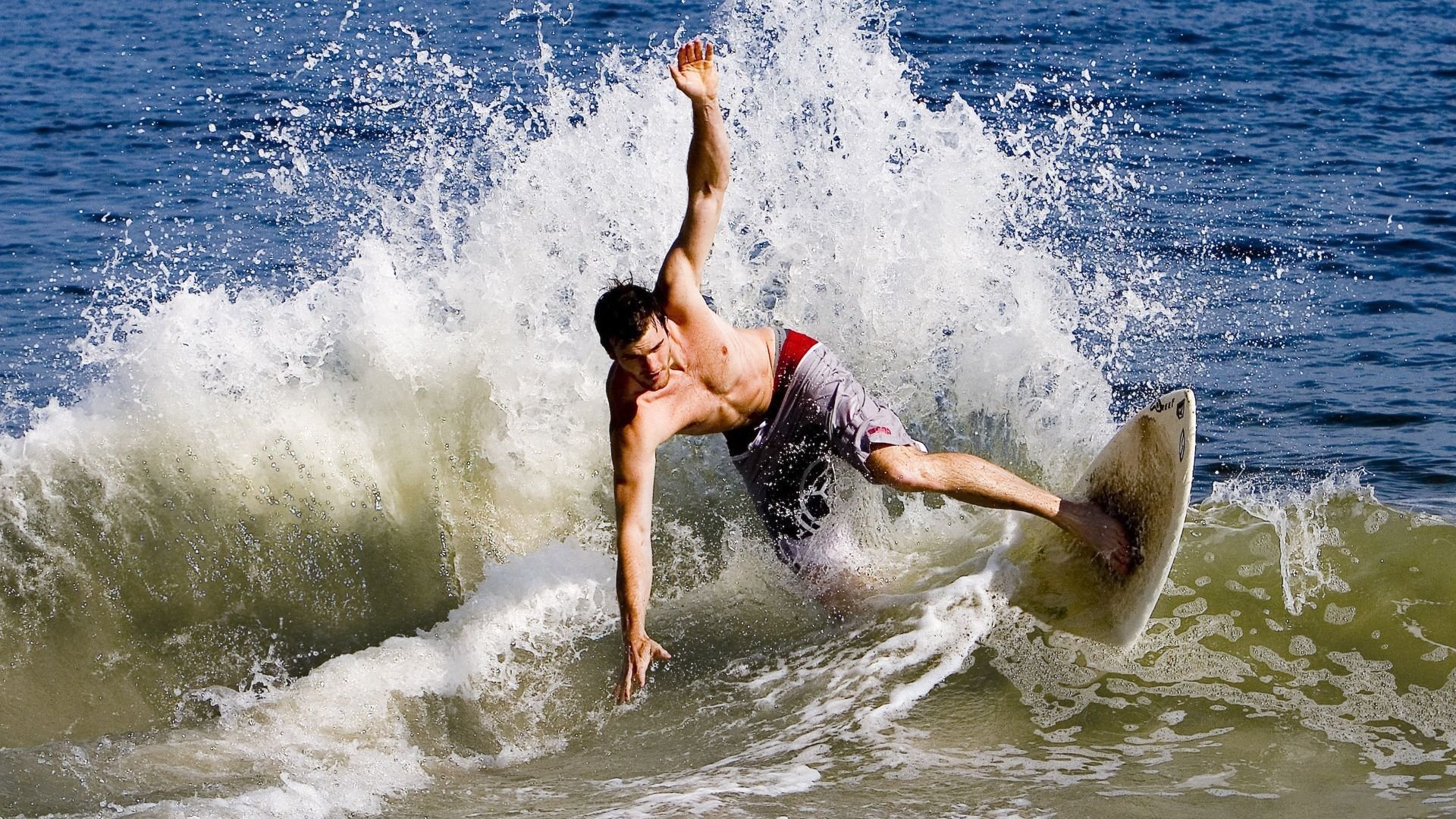 荷兰打穿马里，布鲁诺持续制造杀伤，当足球成为后殖民时代的权力回响